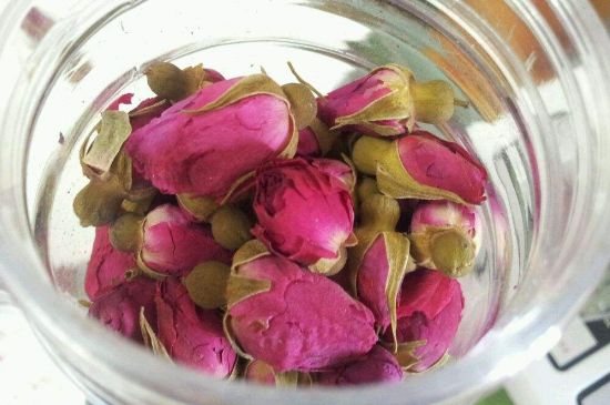 干玫瑰花泡脚正确方式,干玫瑰花泡脚的方法