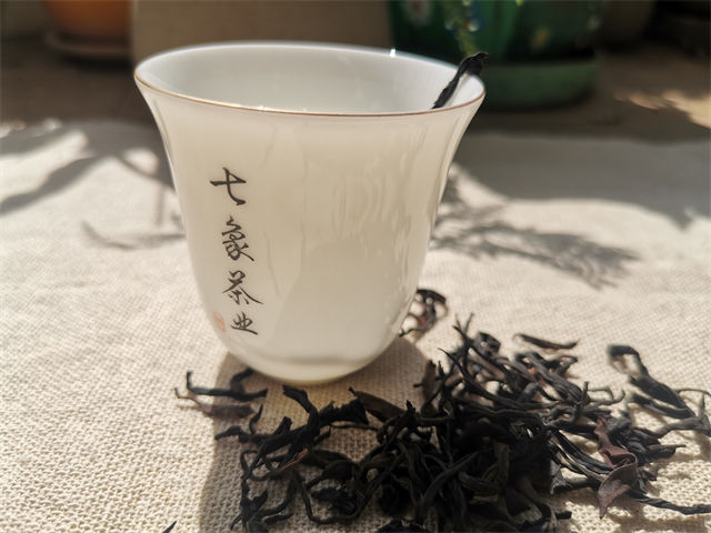 买的滇红茶口感很甜正常吗?