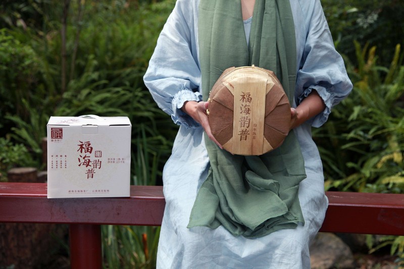2019年 福海 福海韵普 福海茶厂36年传统自然固态发酵与拼配技艺