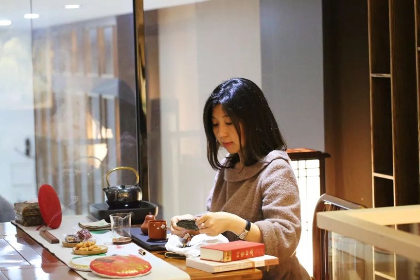 1244423593-2