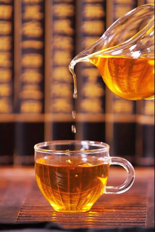 云河古树茶班章黄金叶普洱生茶茶汤图片