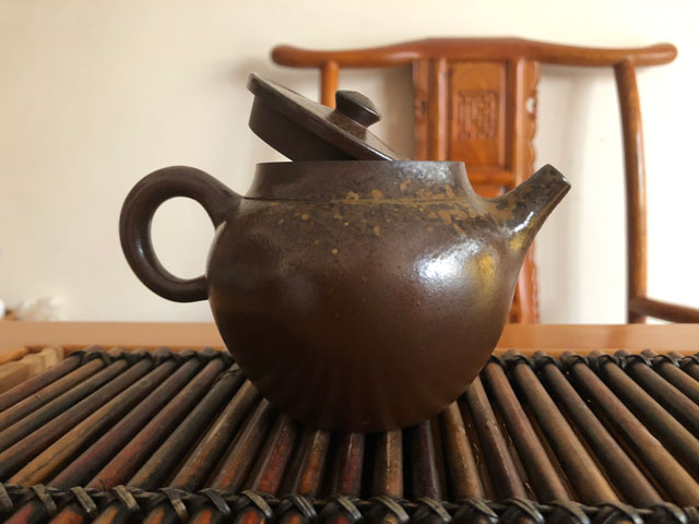 柴烧壶 蓝版冰岛剩75饼:这样冲泡蓝版冰岛茶,滋味会更佳