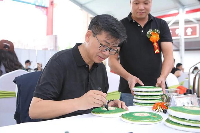 中茶翡翠八八青饼