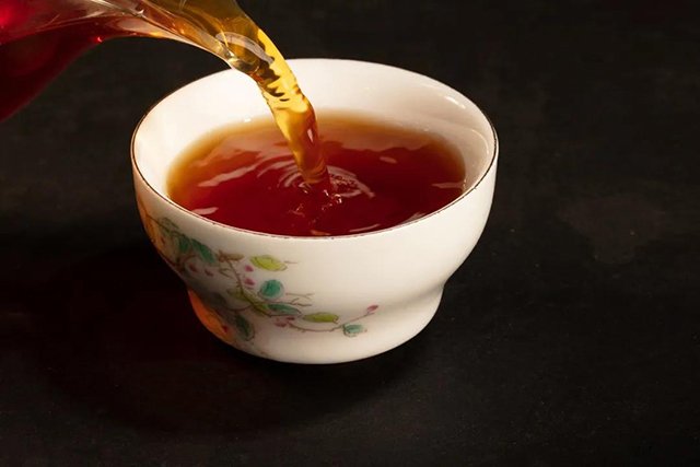龙润红茶大金芽