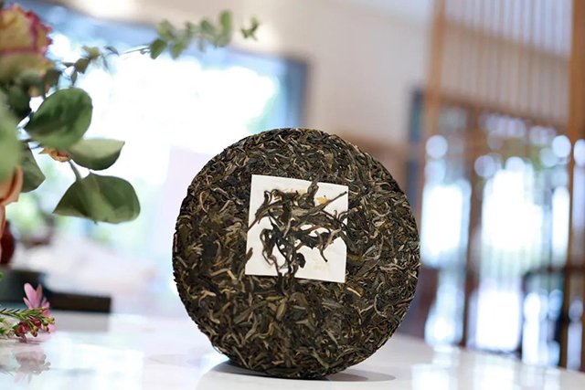 百中堂牛年生肖茶饼金牛送福