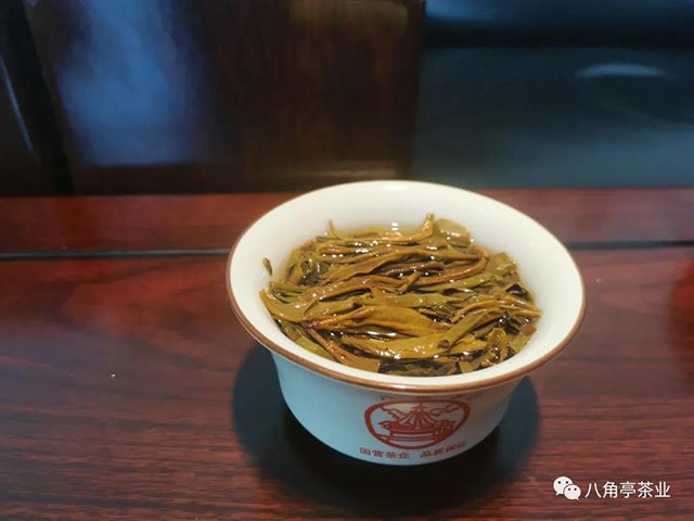 八角亭纪元普洱茶