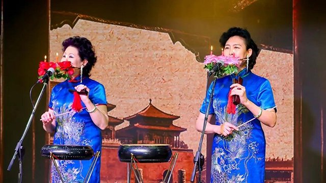含灯大鼓表演
