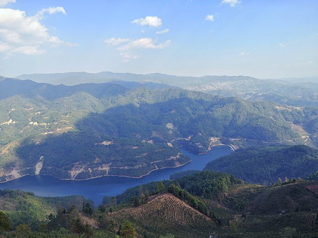 磨烈俯瞰冰岛湖