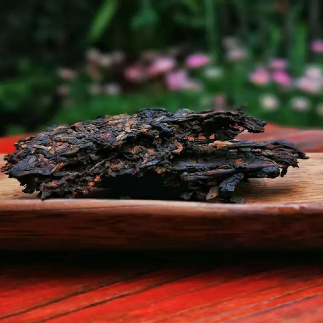 润元昌春意陶然熟茶开汤品鉴