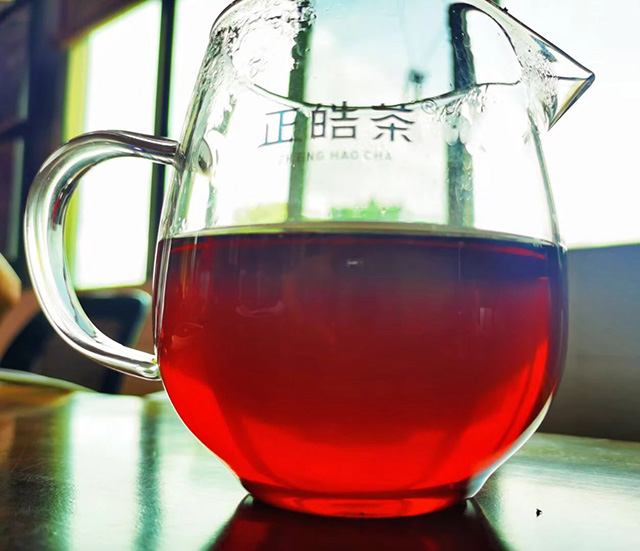 正皓茶孔雀系列首款熟茶孔雀贡饼