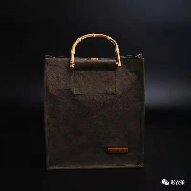 彩农茶十年醇老班章开汤