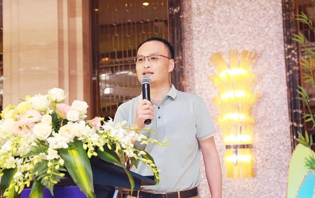 祥源茶业营销中心助理总经理赵东方介绍祥源茶品牌故事
