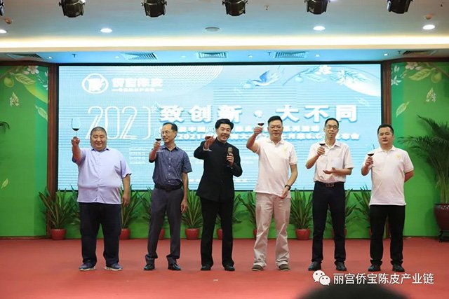 丽宫食品代表向经销商们表示感谢