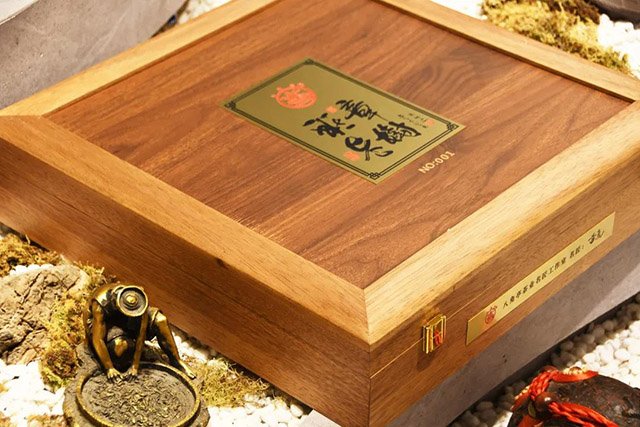 八角亭班章老树茶