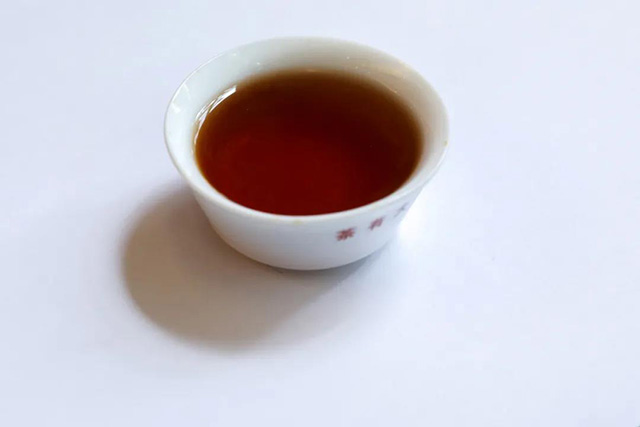 大益2101大益龙柱圆茶普洱熟茶茶汤