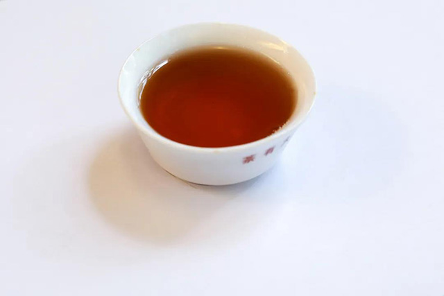 大益2101大益龙柱圆茶普洱熟茶茶汤