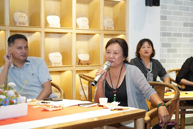 普洱知名作家黄雁女士
