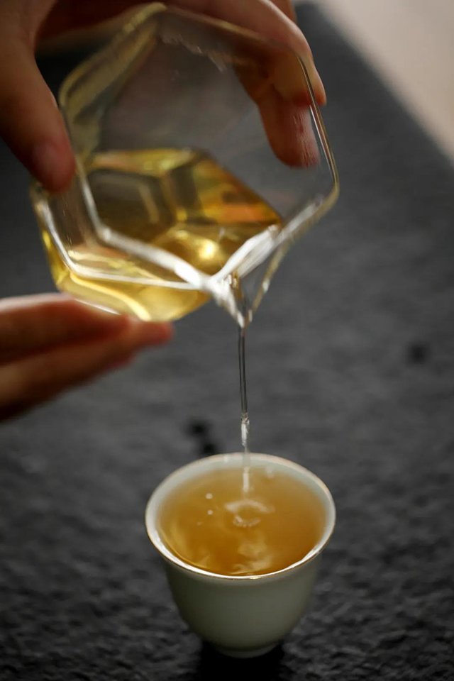 荣瑞祥2018年大漆树古树春茶