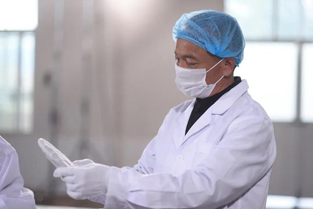龙润茶徐文军大师荣获云南茶区十佳匠心茶人称号