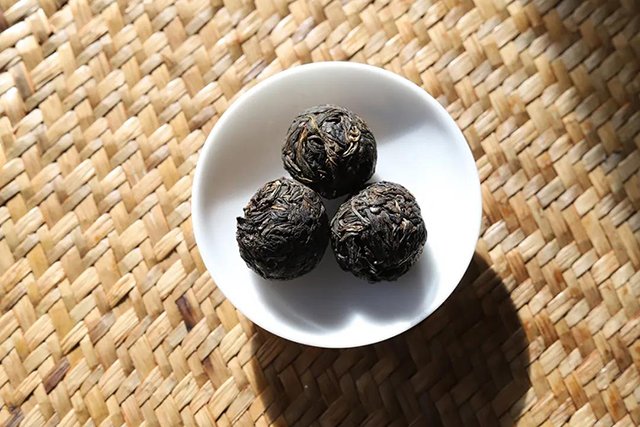 彤掌柜一寸心普洱茶