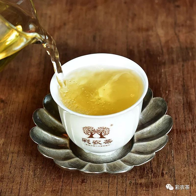 彩农茶2022春易武青饼普洱茶
