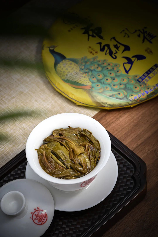 八角亭布朗山孔雀普洱茶