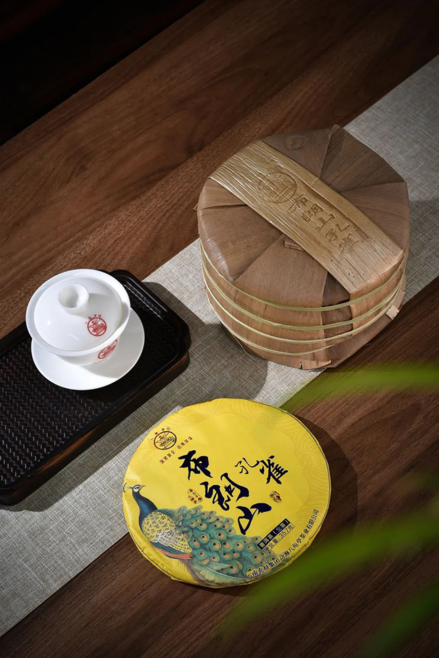 八角亭布朗山孔雀普洱茶