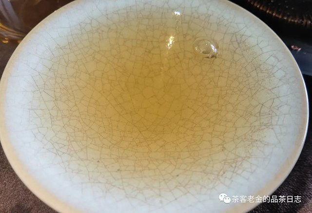 恩美茶业2020年白茶园高杆普洱茶