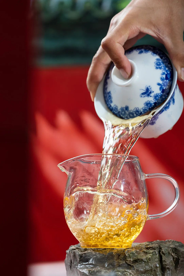 八角亭2022年老班章普洱茶