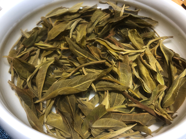 蓝版挑采古树老班章普洱茶小饼