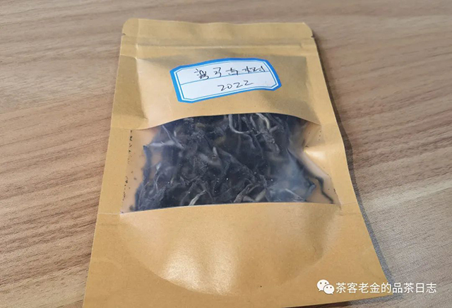 流星赶月2022年弯弓古树普洱茶