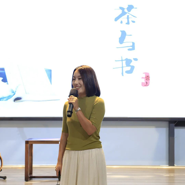 普洱新华书店有限公司思茅分公司代表李佳佳