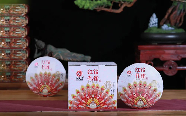 润元昌红钻孔雀普洱茶