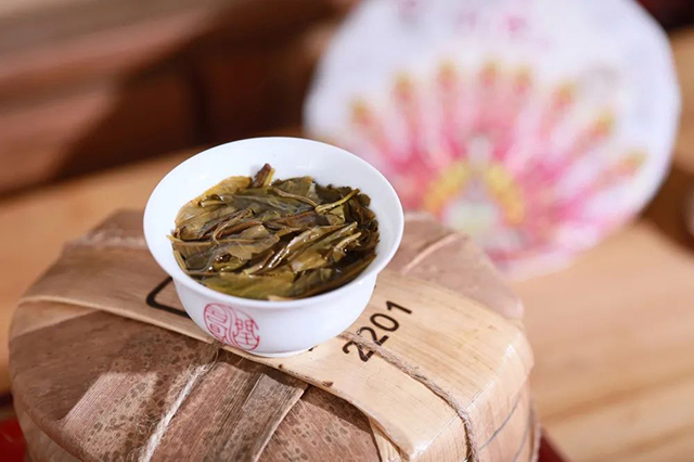 润元昌红钻孔雀普洱茶