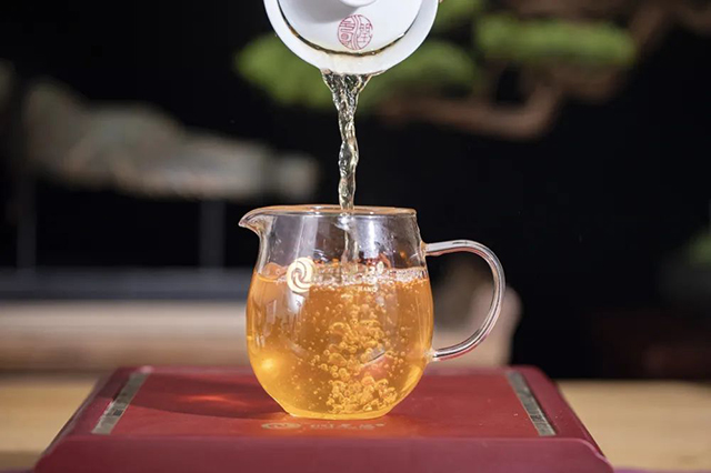 润元昌红钻孔雀普洱茶