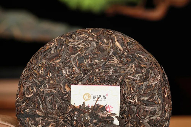 润元昌红钻孔雀普洱茶