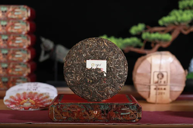 润元昌红钻孔雀普洱茶