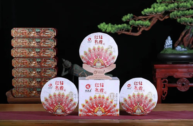 润元昌红钻孔雀普洱茶