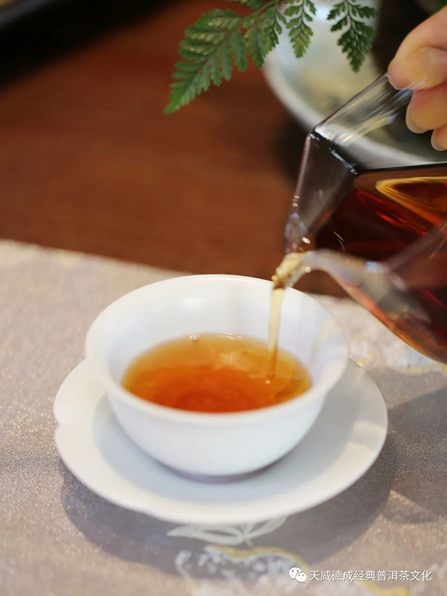天威德成知白白茶茶砖