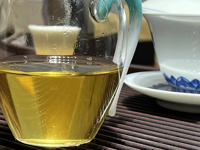 2022年易武芭依箐普洱茶小饼
