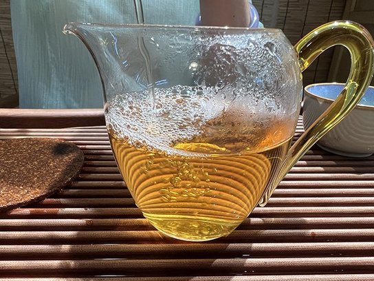 郎河茶厂2000年熊猫饼