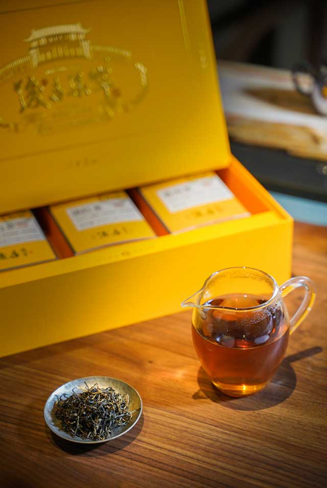 六大茶山俊昌集萃茶品深秋金蝶滇红茶