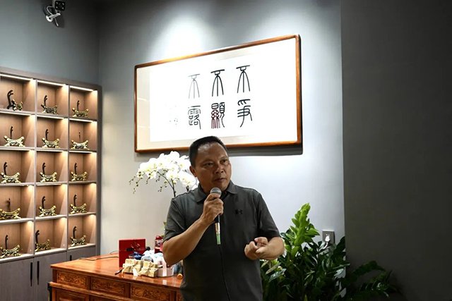 普洱市茶叶和咖啡产业发展中心副主任刘伦现场分享
