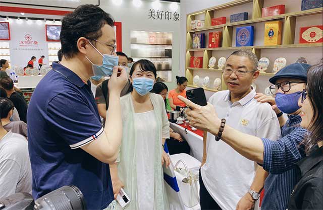 中吉号亮相深圳春茶博会人气爆棚