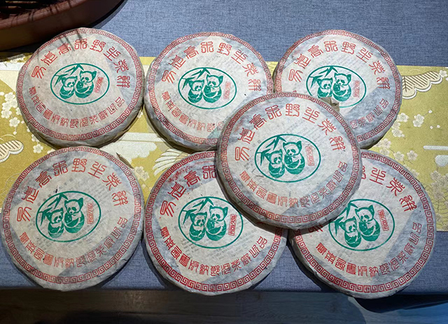 郎河茶厂2000年熊猫饼