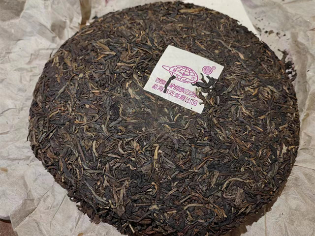 郎河2000年六山特制青饼普洱茶