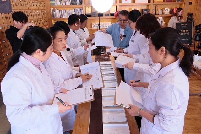 ONCHA开始喝茶大师说茶品专家评审会现场