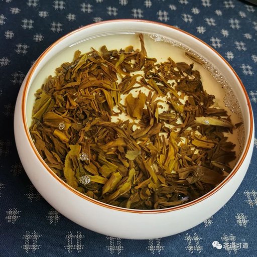 2021年大益7542黑胶礼盒版普洱茶