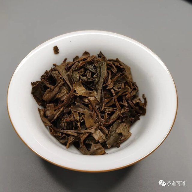 润元昌2011年白金号乔木圆茶