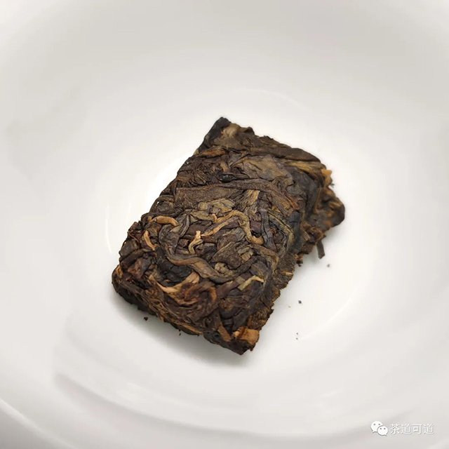 润元昌2011年白金号乔木圆茶
